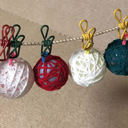 毛糸と風船を使ってクリスマス飾りを簡単手作り「作り方手順 5」